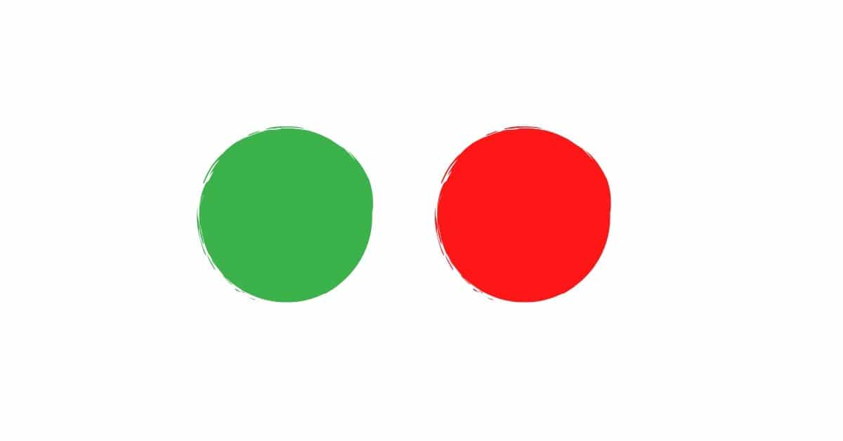 Een groene en rode stip waarvan het contrast moeilijk te onderscheiden is voor sommige mensen met kleurenblindheid